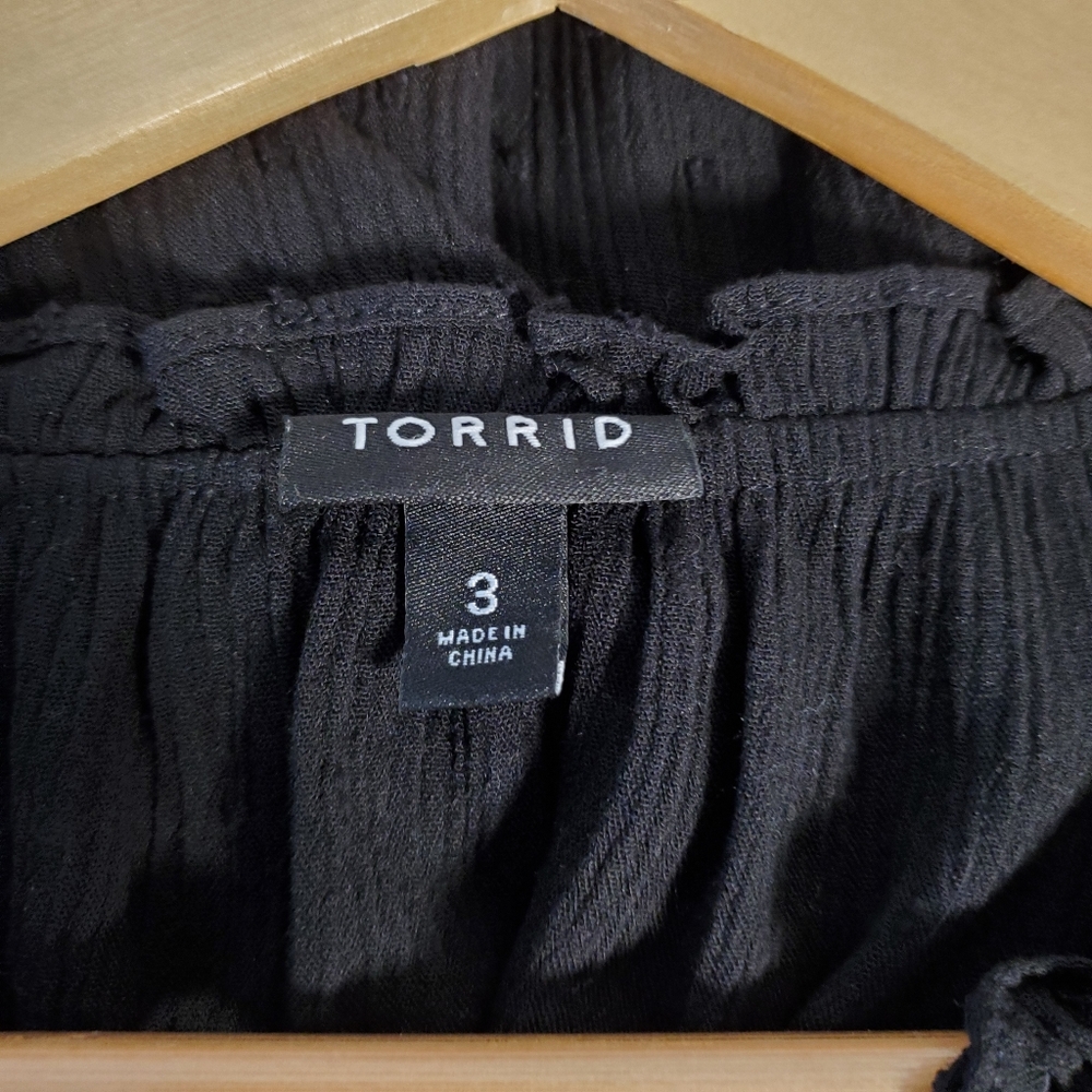 TORRID Sz 3/US 3X Black Dobby Gauze LS Blouse Button Up Crochet Ruffle 2023 EUC - Picture 2 of 12